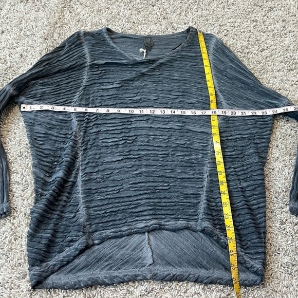 NWT XCVI Scoop Neck High Low Tunic Long Sleeve Textured Tunic Top Gray XS - Picture 5 of 8